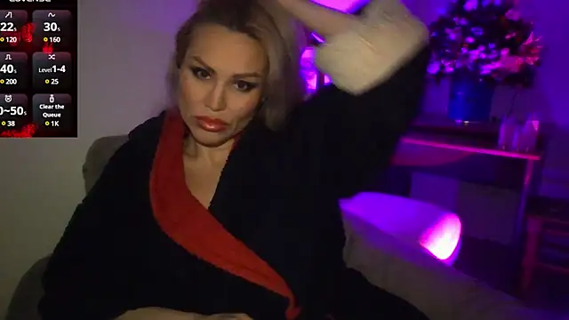 Snapshot of Radmila_Queen_ chatting on December 10, 3:44 pm Radmila Queen online show from December 10, 3:44 pm