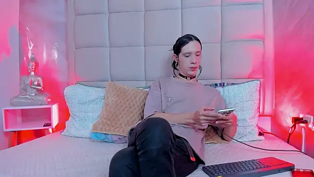 Hecatee 77 online show from November 28, 8:00 pm