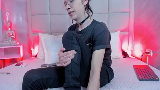 Hecatee 77 online show from December 4, 7:44 pm