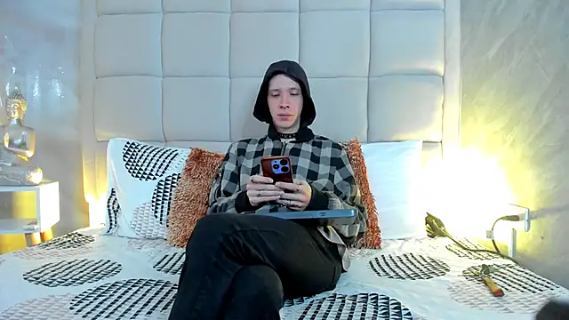 Hecatee 77 online show from February 23, 7:44 pm