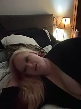 Snapshot of Cumslutsnowbunnie69 chatting on October 14, 4:02 am Cumslutsnowbunnie69 online show from October 14, 4:02 am