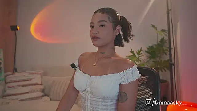 Snapshot of ninaa_sky chatting on May 29, 11:47 pm ninaa sky online show from May 29, 11:47 pm