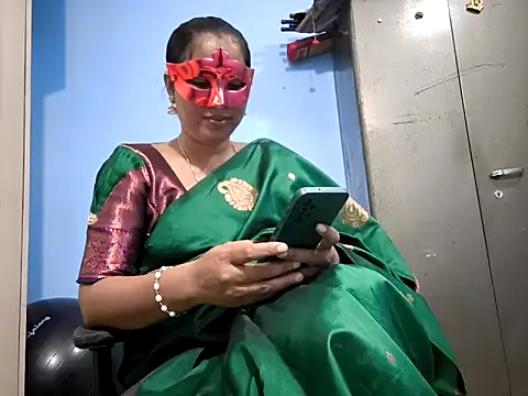 Snapshot of SANJU5888 chatting on April 24, 8:17 am SANJU5888 online show from April 24, 8:17 am
