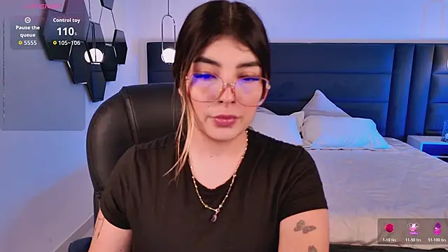 Snapshot of LisaMonroe_ chatting on October 25, 8:03 pm LisaMonroe online show from October 25, 8:03 pm