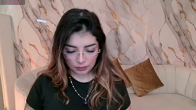 Snapshot of LisaMonroe_ chatting on December 2, 11:59 am LisaMonroe online show from December 2, 11:59 am