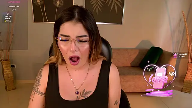 Snapshot of LisaMonroe_ chatting on December 3, 7:56 pm LisaMonroe online show from December 3, 7:56 pm