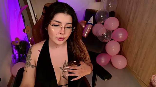 Snapshot of LisaMonroe_ chatting on May 14, 8:37 pm LisaMonroe online show from May 14, 8:37 pm