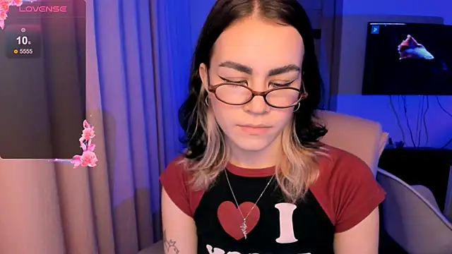 Snapshot of _selectrra chatting on December 9, 4:26 pm selectrra online show from December 9, 4:26 pm