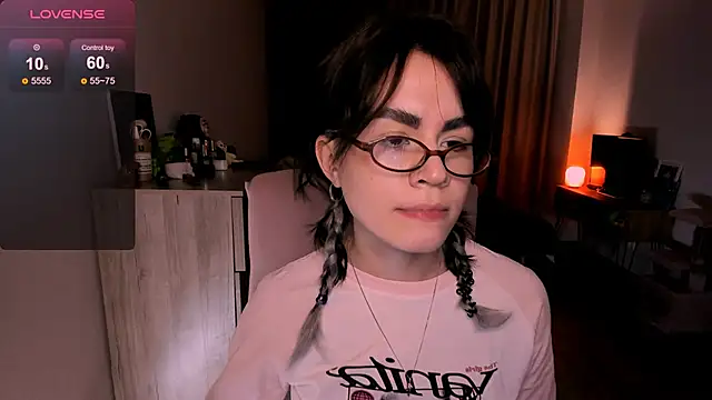 Snapshot of _selectrra chatting on February 19, 3:16 pm selectrra online show from February 19, 3:16 pm