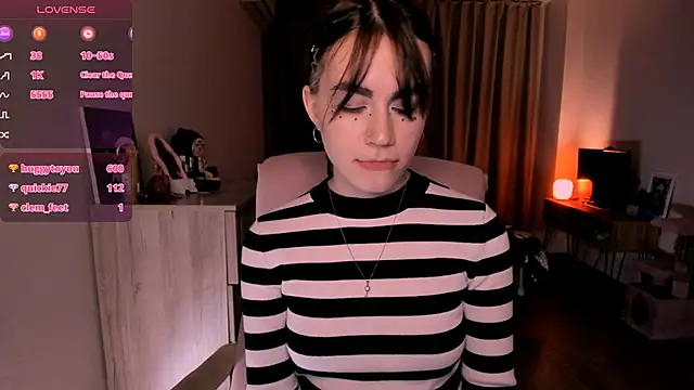 Snapshot of _selectrra chatting on March 12, 3:51 pm selectrra online show from March 12, 3:51 pm