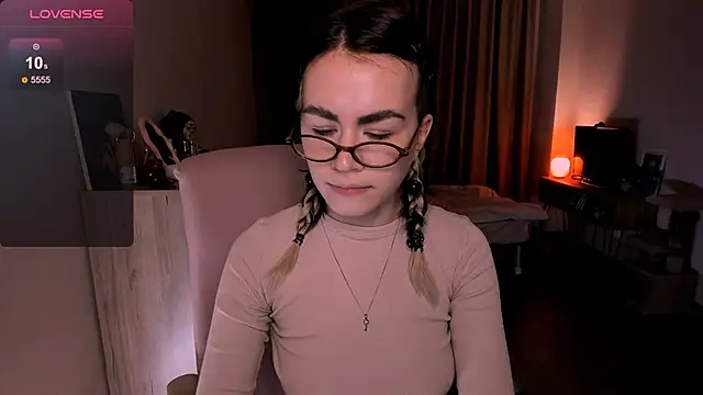 Snapshot of _selectrra chatting on March 17, 3:29 pm selectrra online show from March 17, 3:29 pm