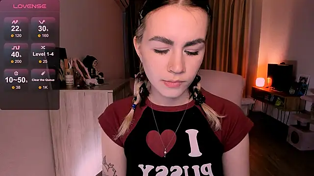 Snapshot of _selectrra chatting on March 19, 12:45 pm selectrra online show from March 19, 12:45 pm