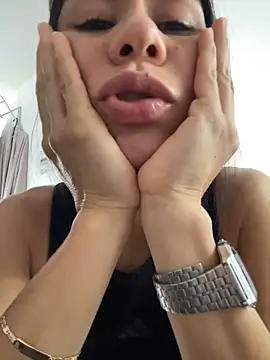 Snapshot of dominantandsubmissiveshow chatting on November 15, 8:27 pm dominantandsubmissiveshow online show from November 15, 8:27 pm