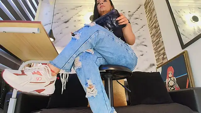 Sophie LittleS online show from March 3, 1:17 pm