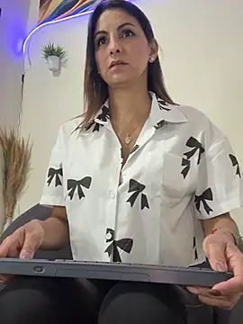 Snapshot of letiziia_sky1 chatting on July 22, 1:08 am letiziia sky1 online show from July 22, 1:08 am