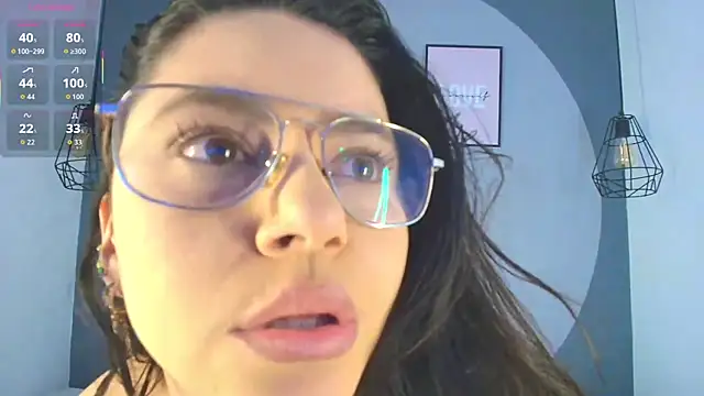 Snapshot of sarita_duque chatting on June 25, 12:31 pm sarita duque online show from June 25, 12:31 pm