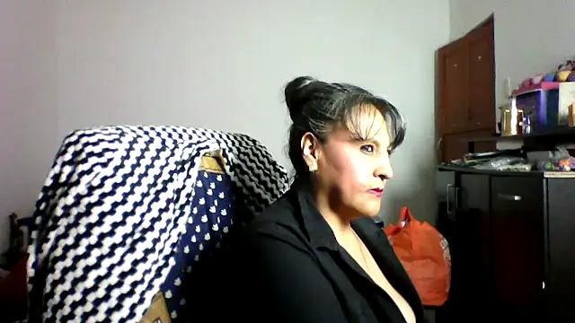 Snapshot of merlyna_goldens chatting on May 26, 3:24 am merlyna goldens online show from May 26, 3:24 am
