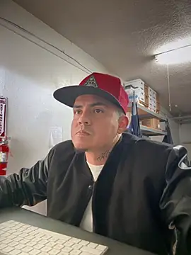 Snapshot of PeterGrandee chatting on December 4, 5:55 pm PeterGrandee online show from December 4, 5:55 pm