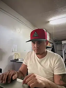 Snapshot of PeterGrandee chatting on December 4, 9:02 pm PeterGrandee online show from December 4, 9:02 pm