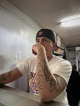 Snapshot of PeterGrandee chatting on December 5, 8:11 pm PeterGrandee online show from December 5, 8:11 pm