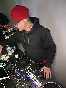 Snapshot of PeterGrandee chatting on December 14, 10:07 pm PeterGrandee online show from December 14, 10:07 pm