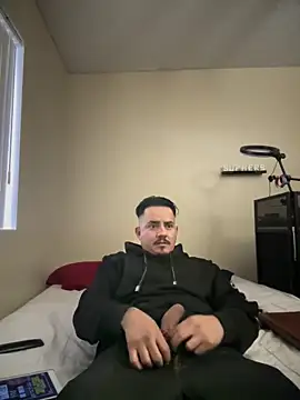 Snapshot of PeterGrandee chatting on February 13, 11:26 pm PeterGrandee online show from February 13, 11:26 pm