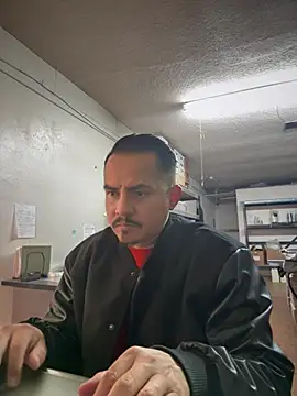 Snapshot of PeterGrandee chatting on March 3, 9:26 pm PeterGrandee online show from March 3, 9:26 pm