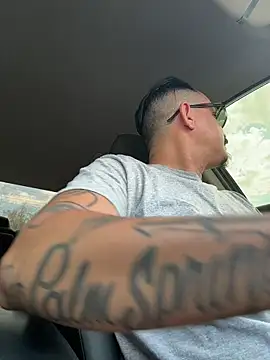 Snapshot of PeterGrandee chatting on October 9, 7:34 pm PeterGrandee online show from October 9, 7:34 pm