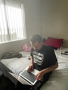 Snapshot of PeterGrandee chatting on October 10, 8:52 pm PeterGrandee online show from October 10, 8:52 pm