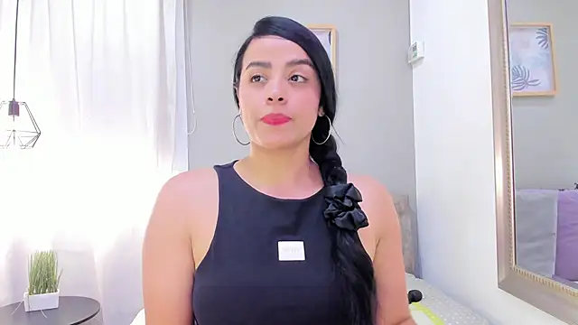 Paula Desousa online show from October 20, 7:25 pm