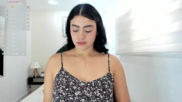 Paula Desousa online show from June 7, 4:22 pm