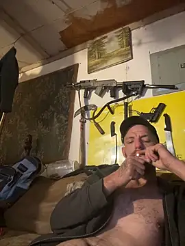 Snapshot of 420rickie420 chatting on December 23, 7:30 pm 420rickie420 online show from December 23, 7:30 pm