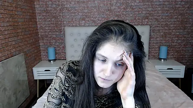 Holliy Cooper online show from January 28, 1:27 pm