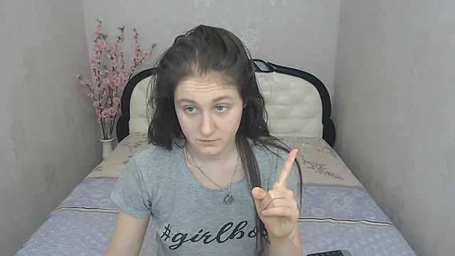 Holliy Cooper online show from February 6, 10:37 am