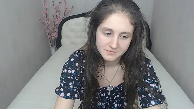 Holliy Cooper online show from February 14, 1:23 am