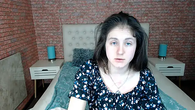 Holliy Cooper online show from March 18, 7:41 am