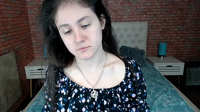 Holliy Cooper online show from March 21, 7:55 am