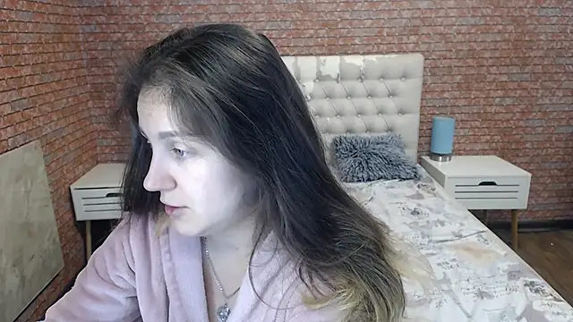 Holliy Cooper online show from September 24, 7:55 am