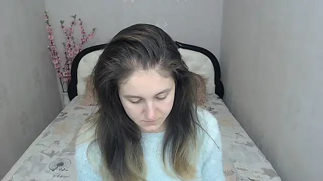 Holliy Cooper online show from September 29, 5:45 am