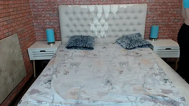 Holliy Cooper online show from October 31, 7:20 am