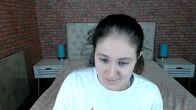 Holliy Cooper online show from November 20, 8:36 am