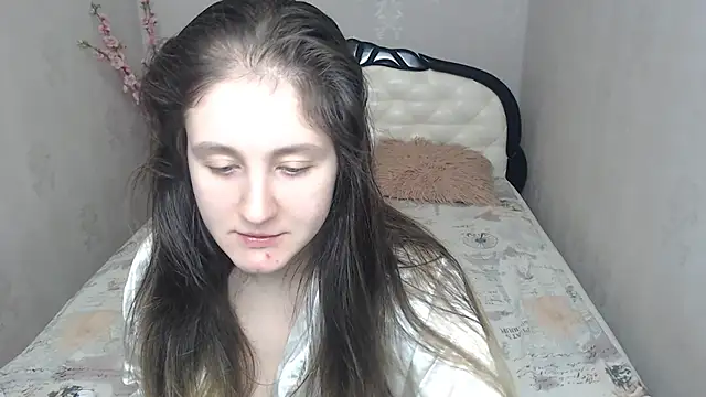 Holliy Cooper online show from February 18, 9:16 am