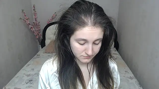 Holliy Cooper online show from February 19, 9:49 am