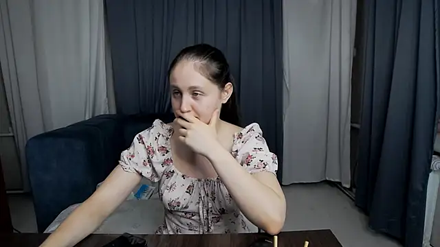 Snapshot of Holliy_Cooper chatting on July 28, 6:20 pm Holliy Cooper online show from July 28, 6:20 pm