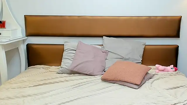 Snapshot of MissYvie chatting on January 16, 11:37 am MissYvie online show from January 16, 11:37 am