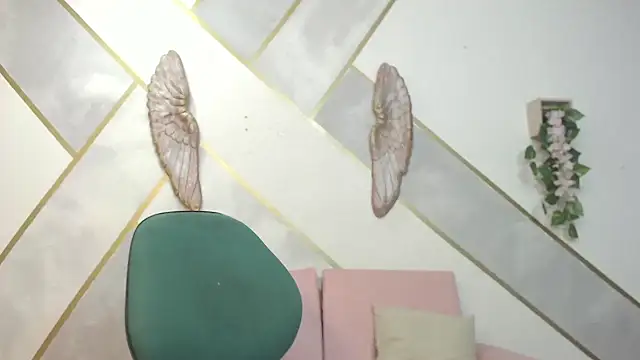 RoxanaCyrano  online show from February 17, 9:30 pm