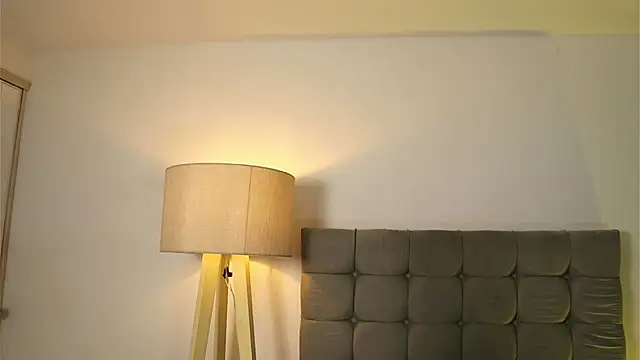 Snapshot of alix_bay chatting on February 25, 8:19 pm alix bay online show from February 25, 8:19 pm