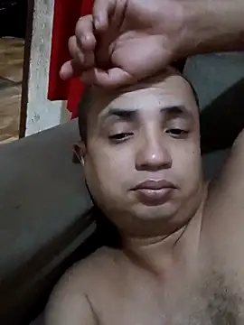 Snapshot of pirucudo17 chatting on October 5, 1:59 am pirucudo17 online show from October 5, 1:59 am