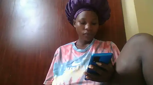 Snapshot of prettychic5 chatting on December 24, 6:33 am prettychic5 online show from December 24, 6:33 am