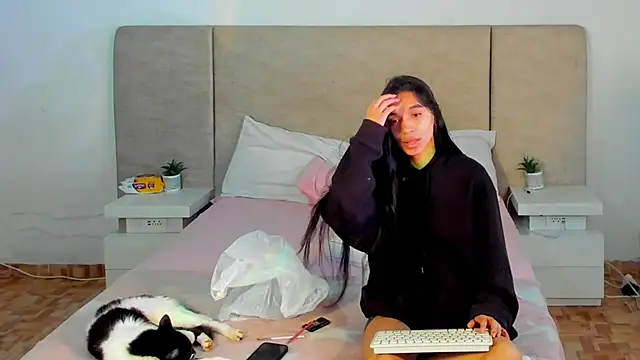 Snapshot of katt_pelaez chatting on October 11, 6:17 pm katt pelaez online show from October 11, 6:17 pm